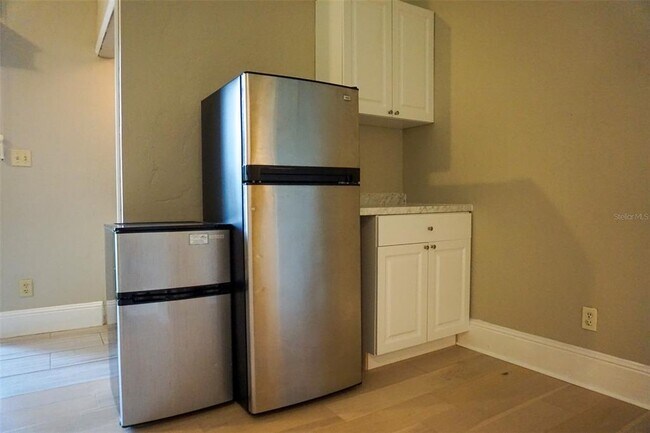 Foto del edificio - 417 Cypress Dr