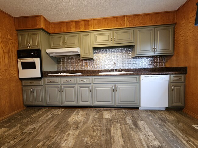 Cocina - 126 Airport Rd