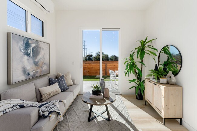 Foto del edificio - Private yard, Beautiful View, Newly Built