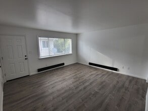 Building Photo - 1330-1350 Rogue River Hwy