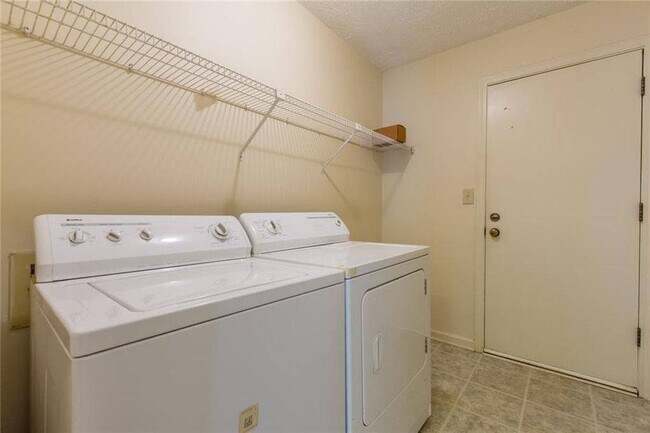Building Photo - 3227 Plymouth Rock Dr
