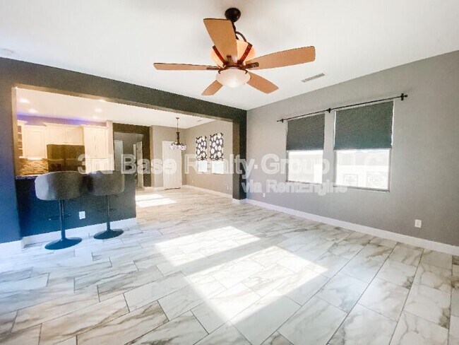 Building Photo - 21088 W Maiden Ln