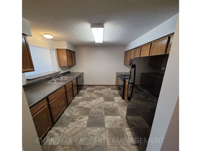 Foto del edificio - SPACIOUS ONE BEDROOM UNIT, WITH GREAT AMEN...