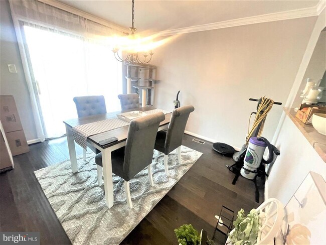 Foto del edificio - 9437 Hickory View Pl