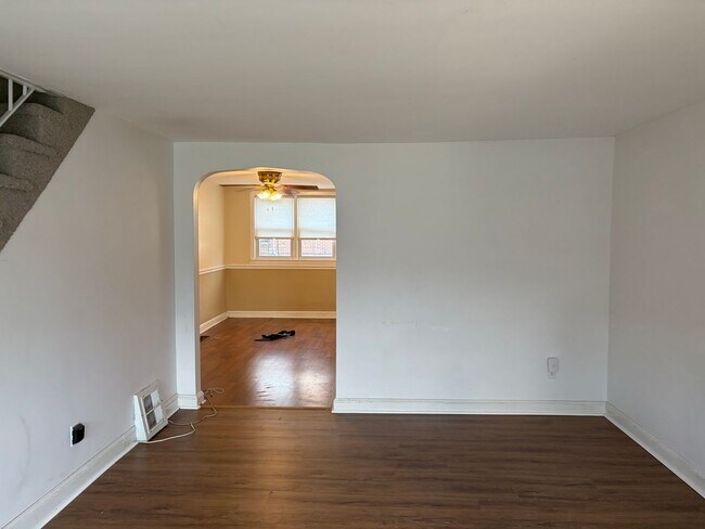 Foto del edificio - Well Maintained Brick Rowhome in Spring Mill Section of Clifton Heights Is Now Available for Lease