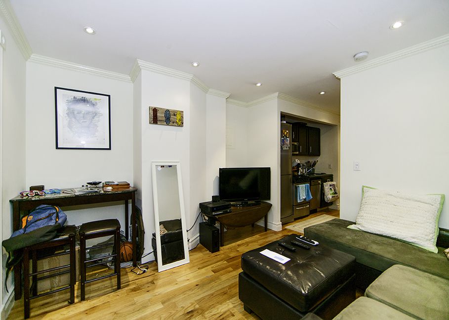 Foto principal - 407 E 81st St