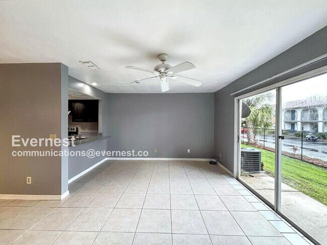 Foto del edificio - 2460 Summerfield Way