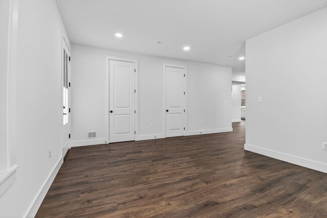 Foto del edificio - Spacious New Build in Quiet Glenmont / Silver Spring - Available Now