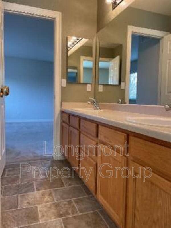Building Photo - 827 Serenity Ln
