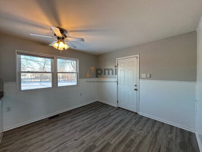 Foto del edificio - 333 Midway Dr