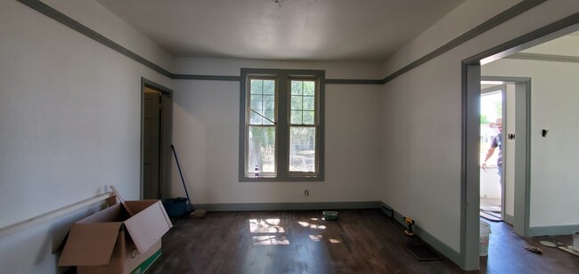 Dining Room - 406 E Elm St