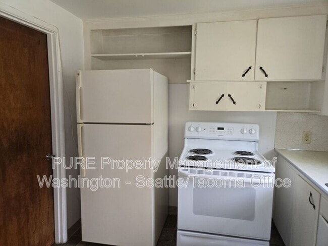 Building Photo - 3541 SW Elmgrove St