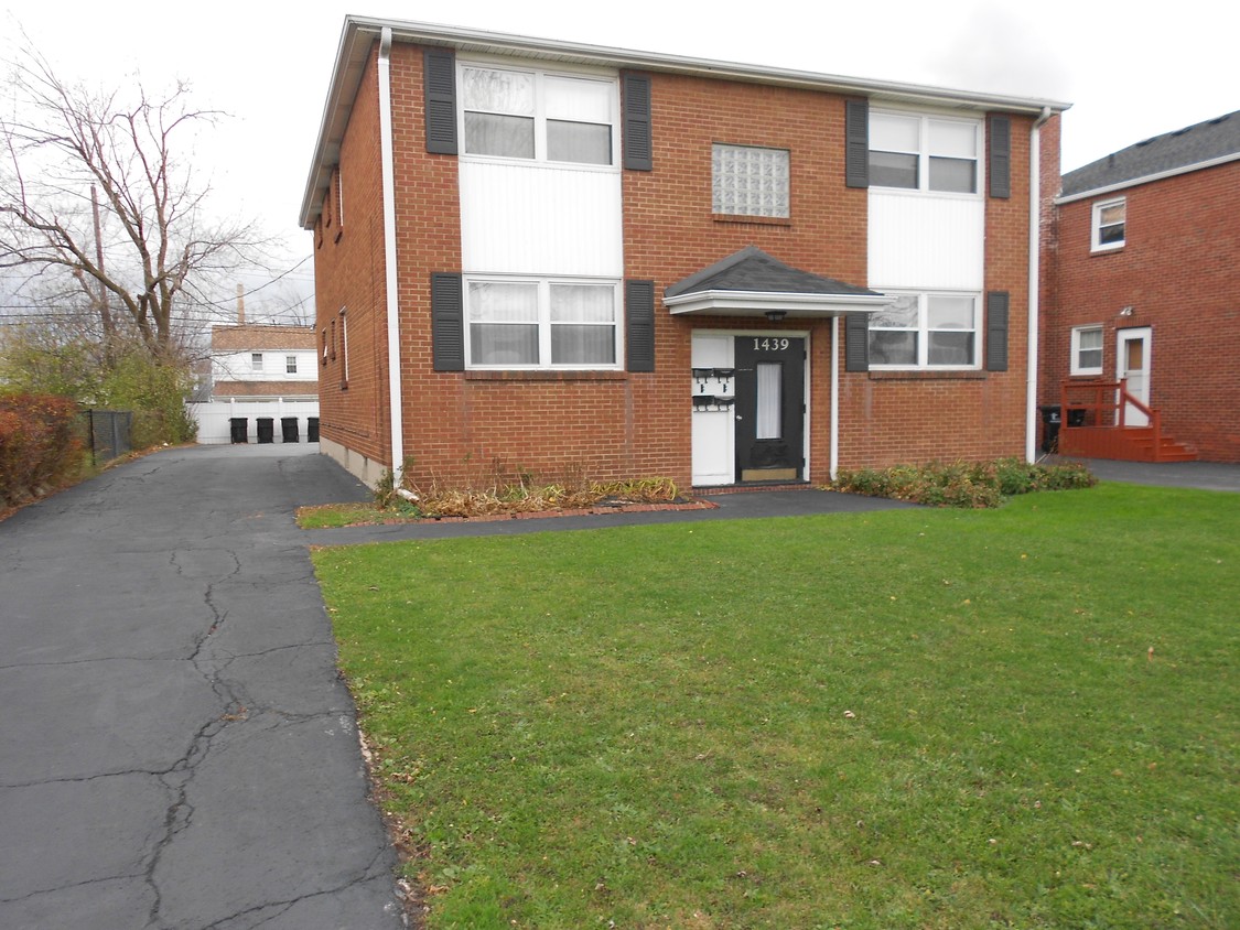 Primary Photo - 1439 Sheridan Dr
