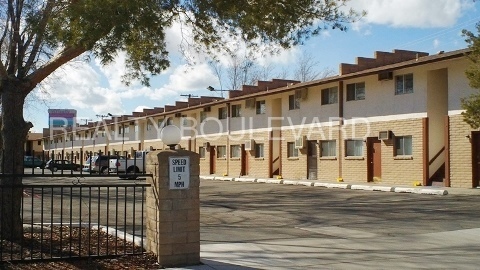 Primary Photo - 500 Linden St
