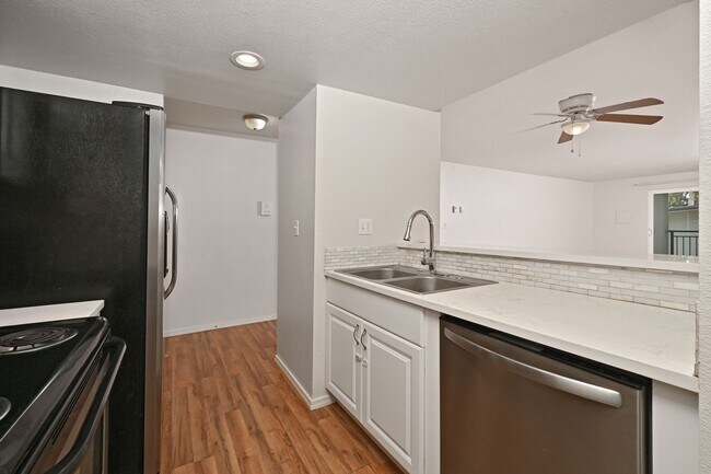 Photo - Large 2 Bedroom Condo in Bellevue - Near M...