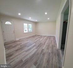 Building Photo - 601 Perry Dr