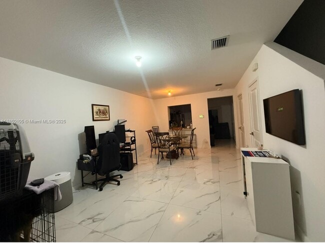 Foto del edificio - 448 NE 5th St