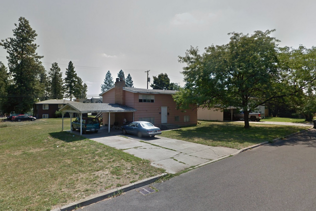 Building Photo - 1519-1521 3rd St Duplex in Cheney!