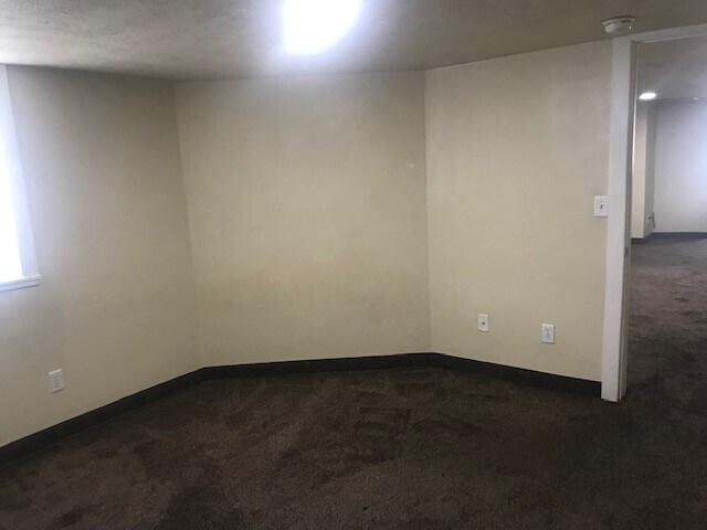 living room - 216 W 700 S