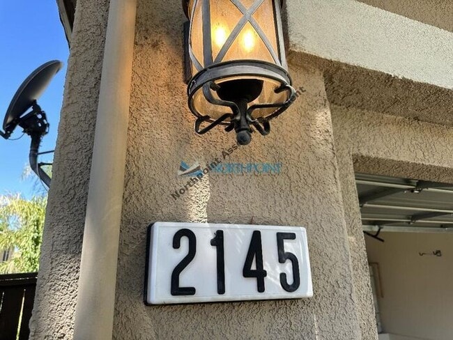 Building Photo - 4BR/3BA w/ Solar + Downstairs Bed/Bath in Whitney Oaks