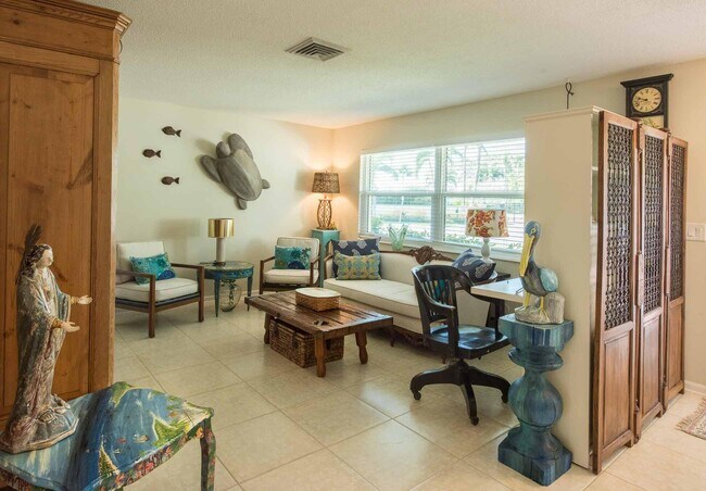 Foto del edificio - 307 W Riverside Dr