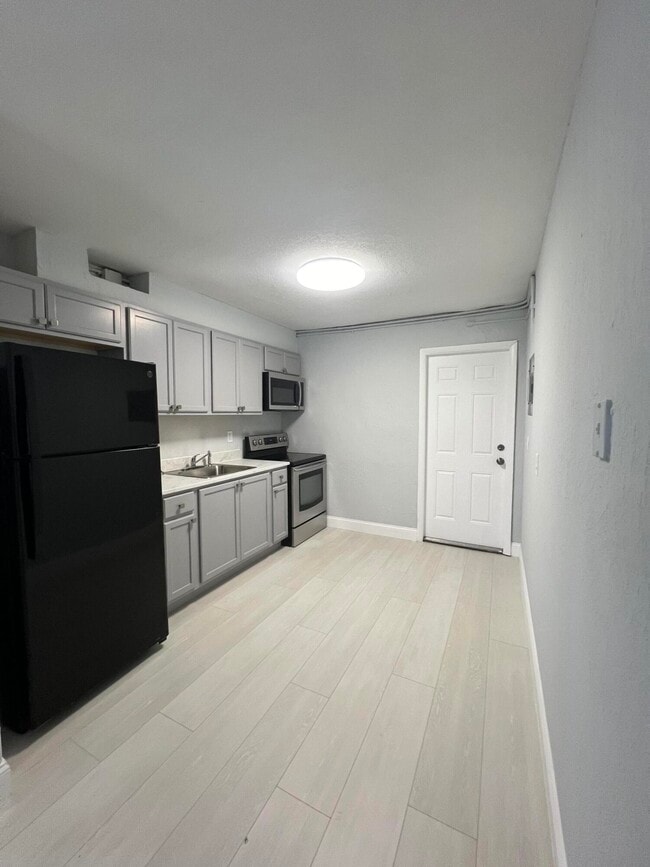 Building Photo - 1273 W 34th St