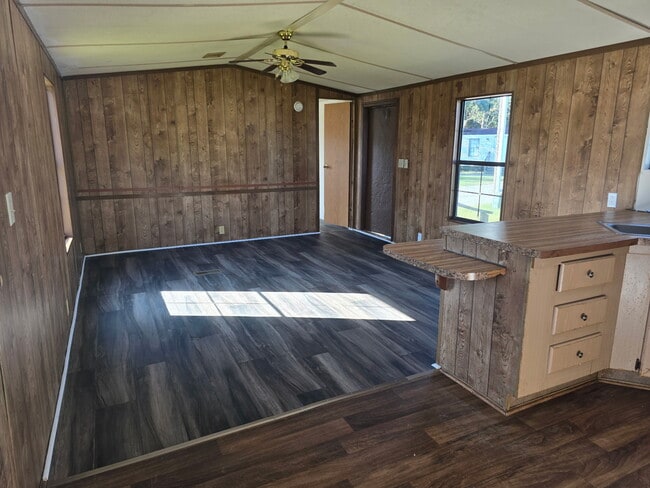 Foto del edificio - 472 Ruben Wells Rd