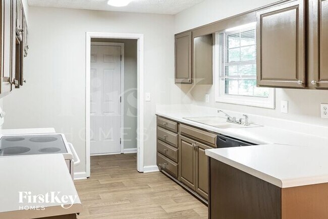 Building Photo - 3855 Willow Ridge Road