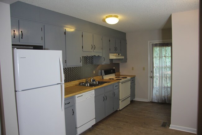 Building Photo - 151 Town Loop