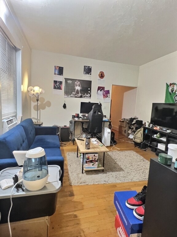 Foto del edificio - 1370 Beacon St