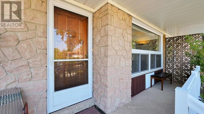 Building Photo - 42 Clayhall Crescent