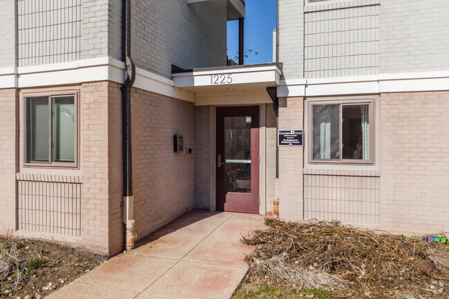 Entrance - Fairmont Square Apartments