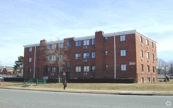 Building Photo - 4775 Huron Ave
