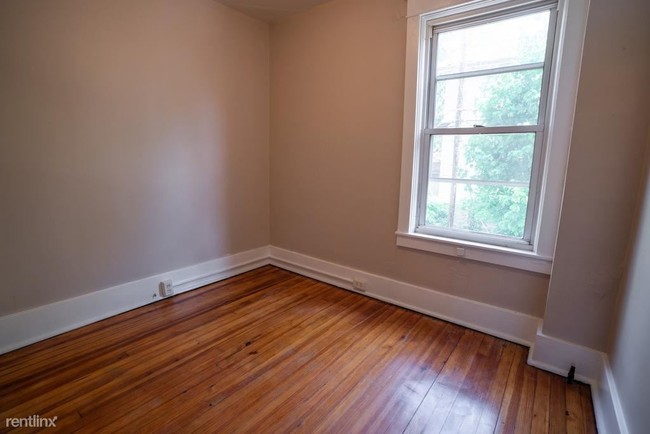 Building Photo - 3 br, 1 bath Townhome - 200 Laurel Ave