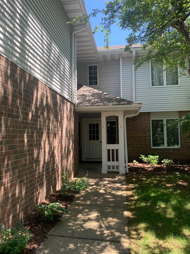 Building Photo - 3590 Blue Jay Way