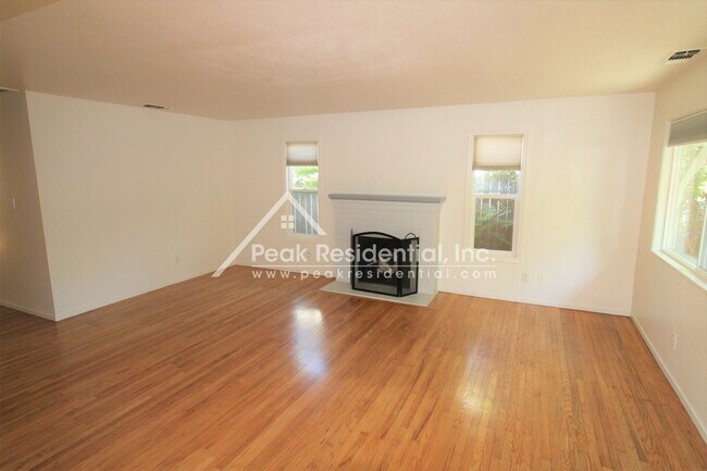 Foto del edificio - Charming 3 bd/ 1.5 ba  Orangevale Home Wit...