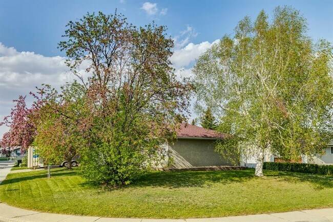 Photo du bâtiment - 4602 Forman Crescent SE