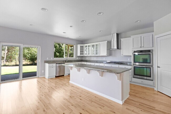 Building Photo - 2722 SW Fairway Point Dr