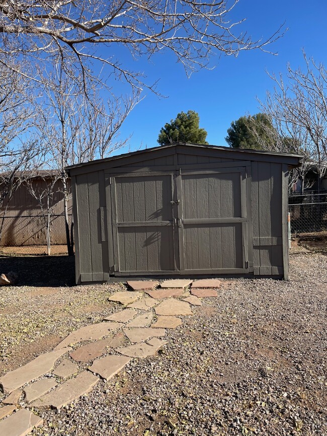 shed - 1081 E Beech Cir