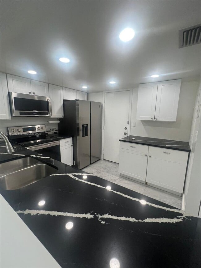 Building Photo - 406 NW 68th Ave