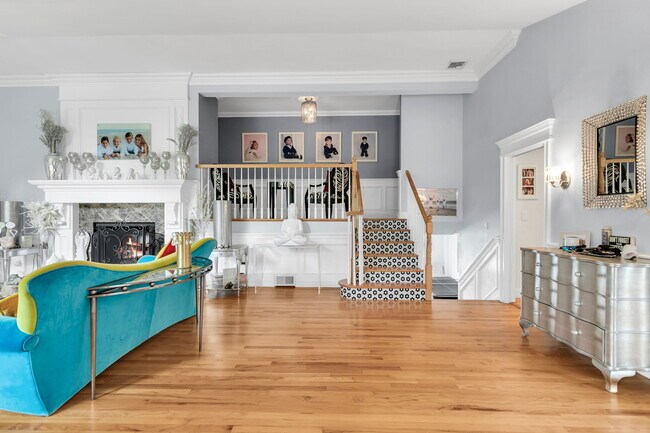 Foto del edificio - 16 Bingham Hill Cir