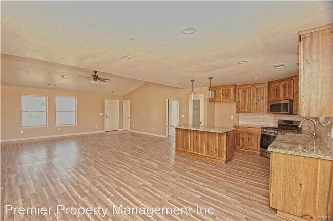 Building Photo - 3 br, 2 bath House - 8435 Buena Vista Ave