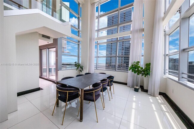Building Photo - 1395 Brickell Ave