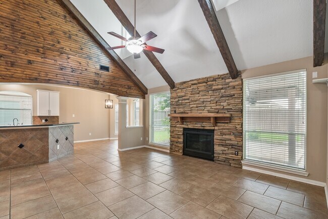 Building Photo - 23106 Willow Canyon Dr