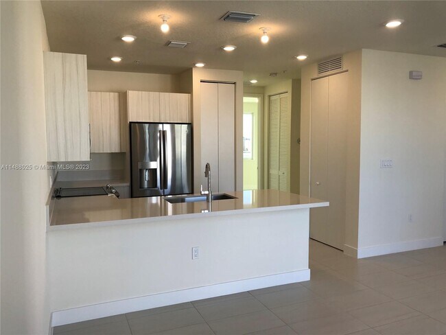 Foto del edificio - 6416 NW 102nd Ct