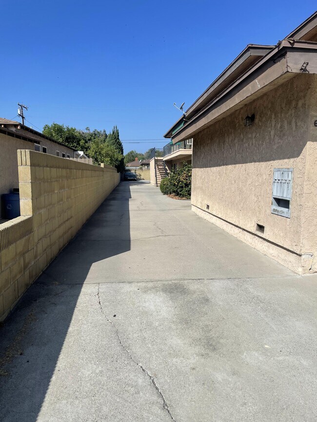 Building Photo - 6029 Primrose Ave