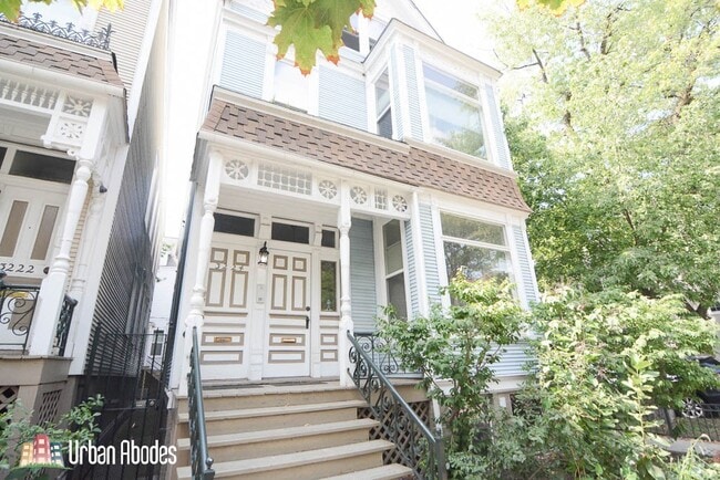 Building Photo - 3224 N Racine Ave