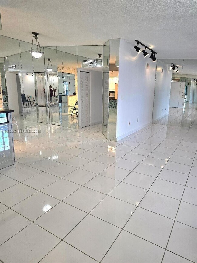 Foto del edificio - 9626 W McNab Rd