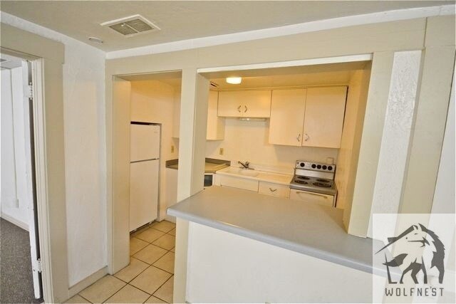 Foto del edificio - 305 S Douglas St