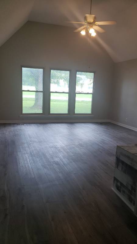 Building Photo - 1550 Lake Villa Cir